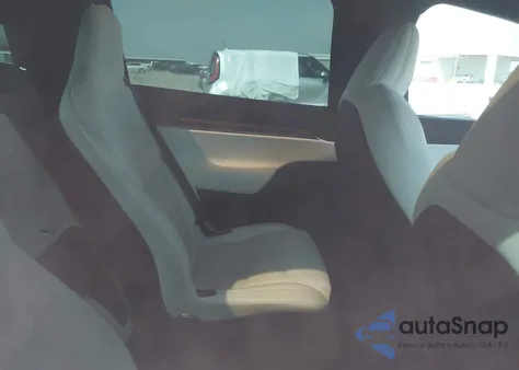 2023 Tesla Model X Dual Motor All-Wheel Drive/Standard Range z USA, uszkodzony, nr VIN 7SAXCBE50PF402413